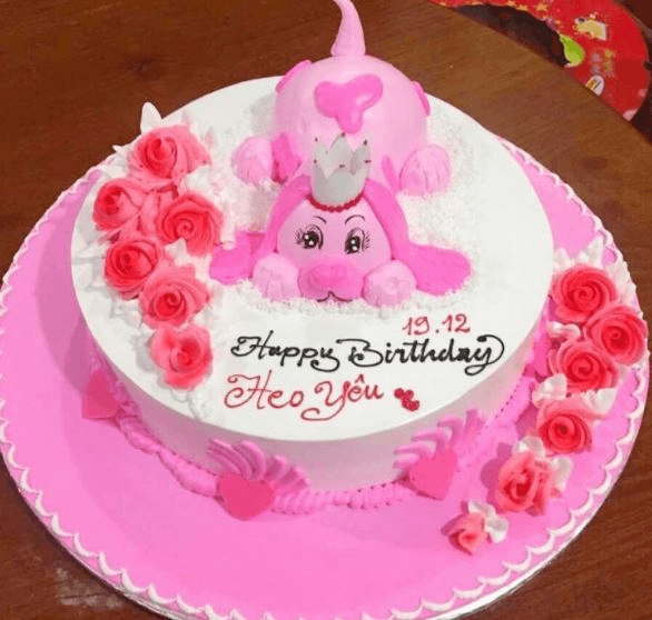 Hình ảnh chiếc bánh sinh nhật con heo màu hồng dành cho những cô nàng hơi mập