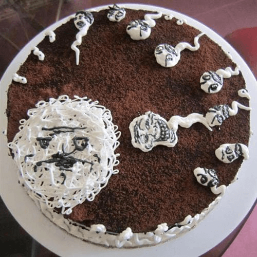 Hình ảnh chiếc bánh sinh nhật với những hình thú lạ mắt cực troll