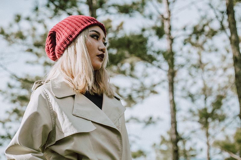 Áo khoác Trench Coat lọt top 5 xu hướng thời trang 2018, đẹp nín thở trong MV “Người lạ ơi” của Karik