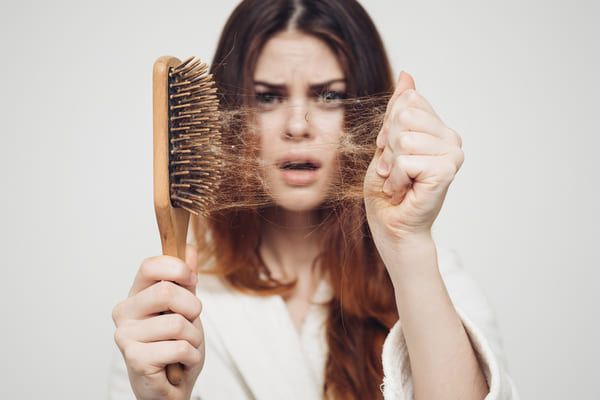 Nguyên nhân rụng tóc có thể là do yếu tố di truyền