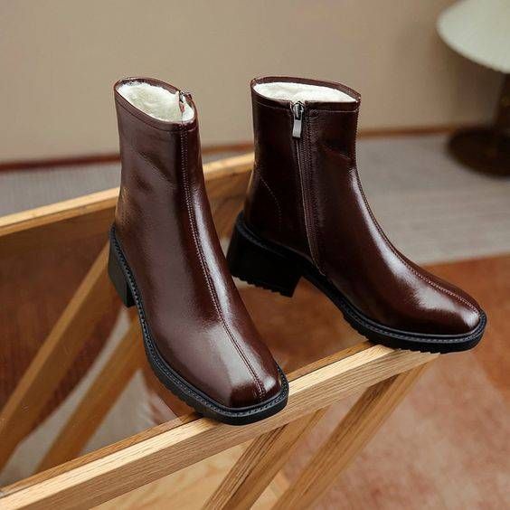 Mẫu giày boot nữ đang được ưa chuộng và hot hiện nay