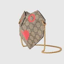 Review thiết kế Gucci Valentine Day small heart bag