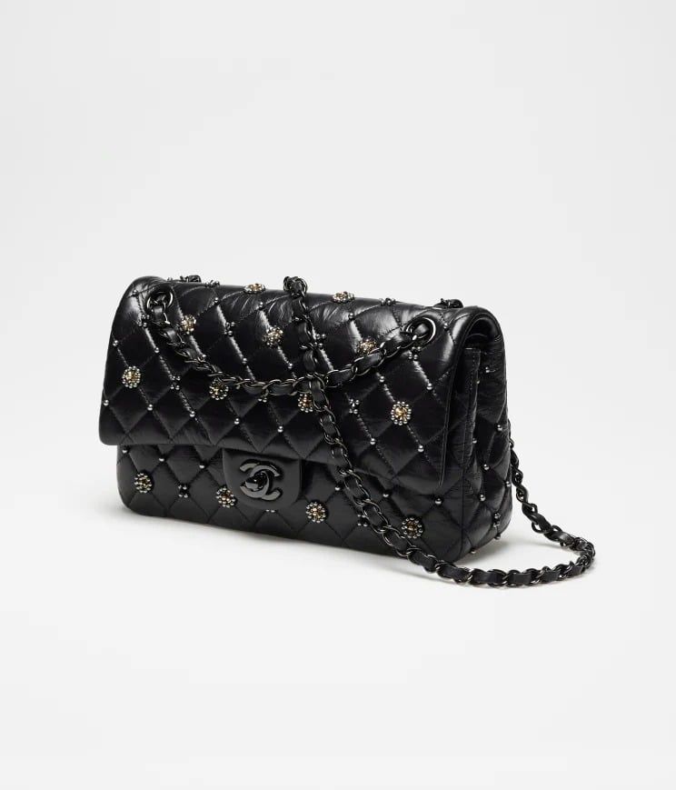 Túi Chanel Classic Bag từ da bê, kim loại đen và pha lê sáng bóng