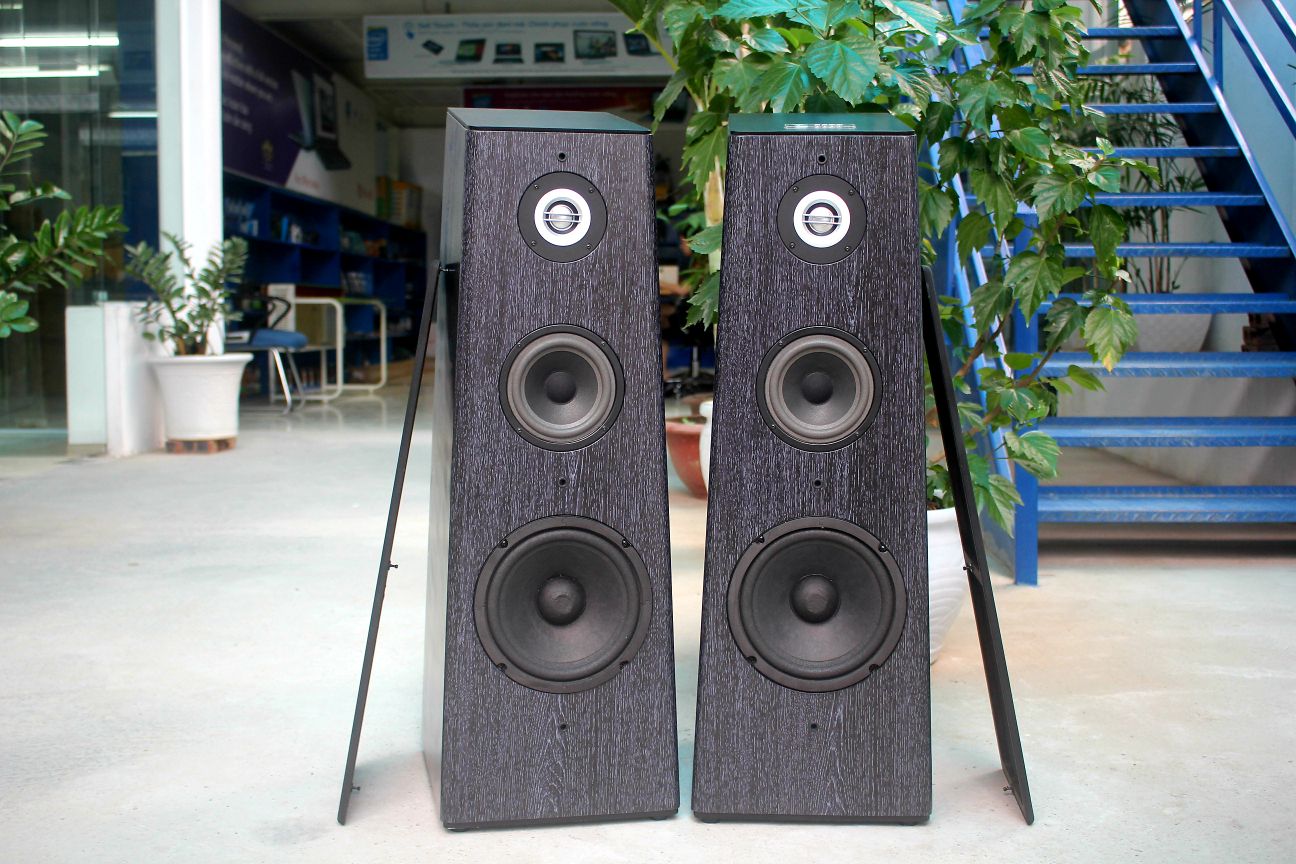 Dàn karaoke gia đình W360 màu đen huyền bí, sang trọng, hát ngon