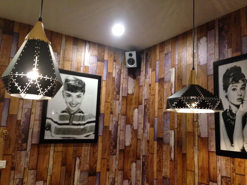 Hệ thống loa cho quán cafe, nhà hàng gồm nhiều phòng riêng biệt tại: Nhà hàng CASA MIA Địa chỉ: 42A Trần Xuân Soạn, Hà Nội