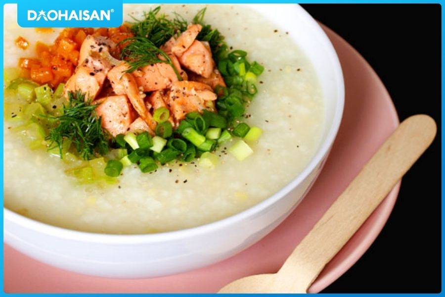 Mẹ đã biết cách nấu cháo cá hồi cải bó xôi cho bé ăn dặm? DAOHAISAN