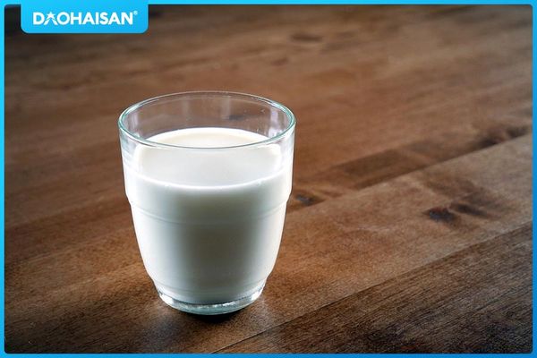 Sữa cung cấp nhiều dưỡng chất giúp bổ sung máu hiệu quả