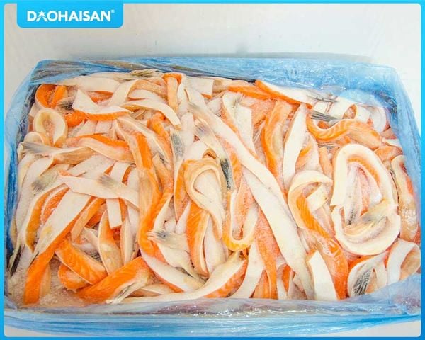 Nên chọn lườn cá hồi có màu cam hoặc hồng tươi để cho món ăn thêm ngon hơn