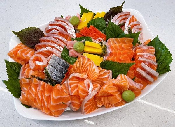 Trang trí món sashimi cá hồi thật bắt mắt