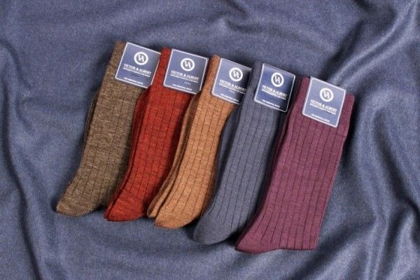 CÓ NÊN SỬ DỤNG TẤT SILK TRONG MÙA LẠNH