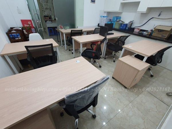 ban chan sat co vach ngan telesales dep