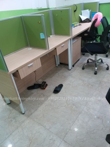 ban chan sat co vach ngan telesales dep
