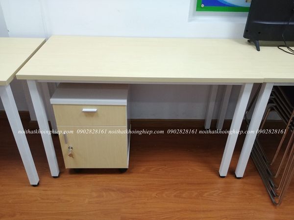 bàn chân sắt 1m2 đơn giản