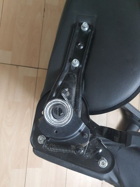 sua ghe gaming hu nga lung