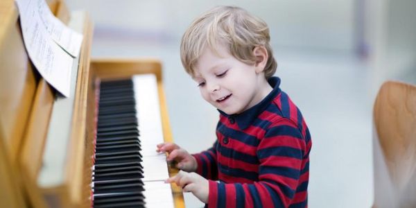 Cách giúp trẻ hứng thú hơn khi học đàn piano – Nhạc cụ ACE Music