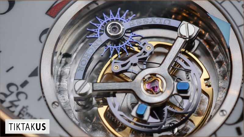 Bánh xe cân bằng đóng vai trò then chốt trong việc đảm bảo độ chính xác của đồng hồ cơ.