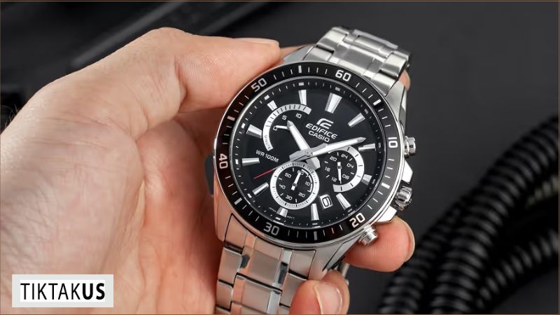 Chức năng Chronograph, bạn cần chút thời gian làm quen với các nút bấm (thường là nút 2 giờ Start/Stop, nút 4 giờ Reset).
