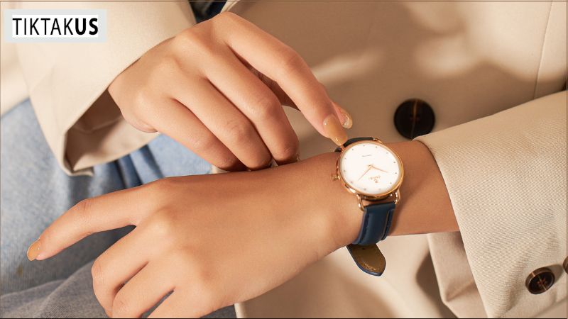Chọn mua đồng hồ nữ không chỉ là chọn một chiếc đồng hồ, mà còn là chọn một phần thể hiện cá tính.