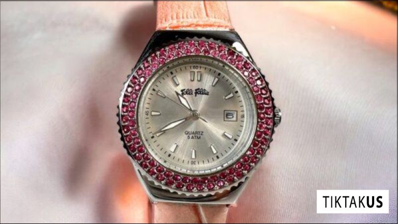 Đồng hồ Folli Follie, hay Folli Follie watch, không chỉ là một phụ kiện xem giờ mà còn là một tuyên ngôn về phong cách