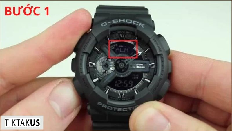 Nhấn nút MODE tiếp tục cho đến khi màn hình hiển thị từ ALM hoặc AL1/ AL2/ AL3 hoặc SNZ/ SIG.