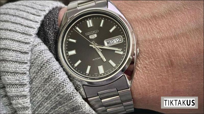 Seiko, một tên tuổi lừng lẫy khác đến từ Nhật Bản, được biết đến với những chiếc đồng hồ cơ khí tinh xảo và chất lượng vượt trội