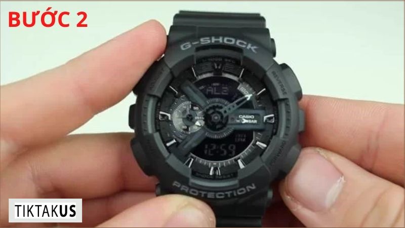 Nhấn nút FORWARD hoặc SEARCH hoặc START hoặc START∙STOP