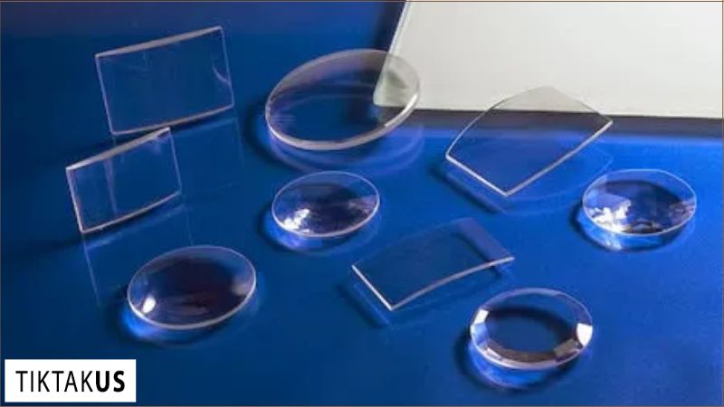 Mặt kính đóng vai trò bảo vệ đồng hồ khỏi va đập, trầy xước.