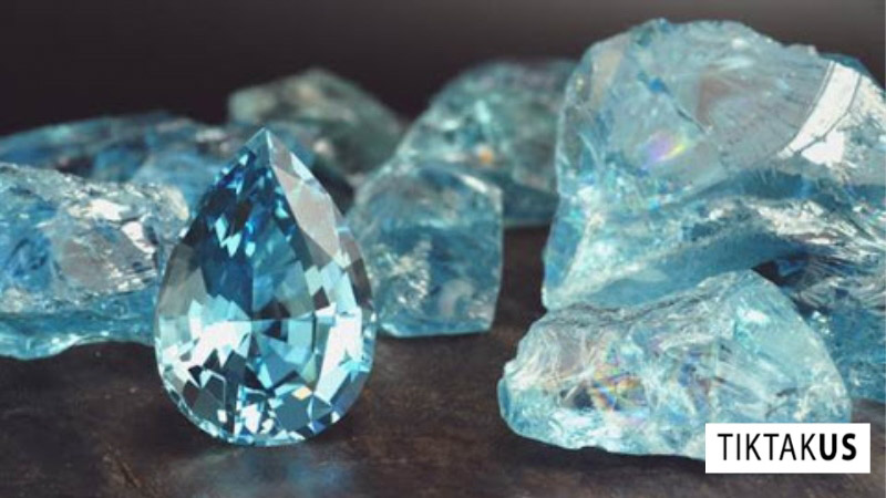 Màu xanh dịu mát của aquamarine được tin là giúp làm dịu tinh thần, giảm căng thẳng và mệt mỏi