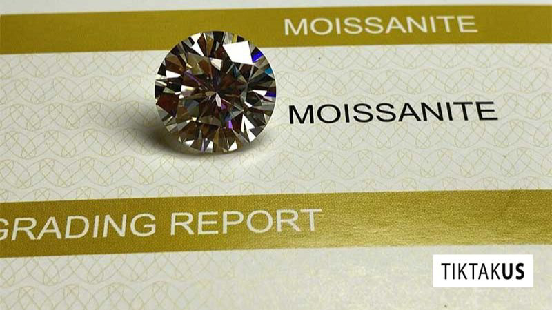 Nên mua Moissanite từ đại lý có uy tín để đảm bảo chất lượng đá