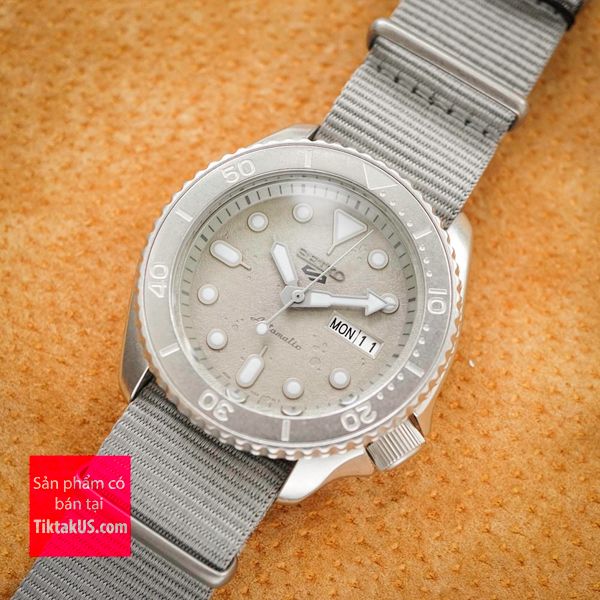 Seiko 5 Sport 2021 phiên bản đặc biệt Superman Grey Cements genuine