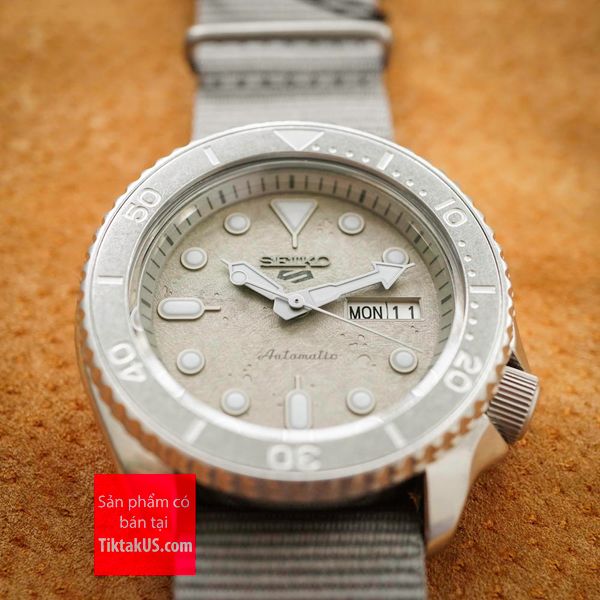 Seiko 5 Sport 2021 phiên bản đặc biệt Superman Grey Cements genuine bezel