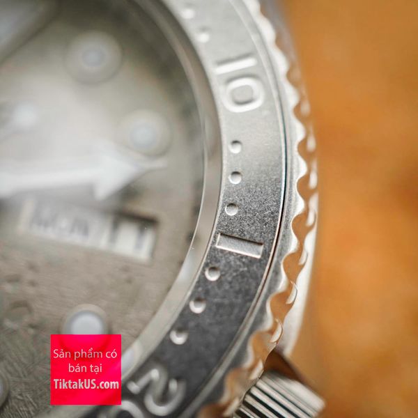 Seiko 5 Sport 2021 phiên bản đặc biệt Superman Grey Cements genuine bezel