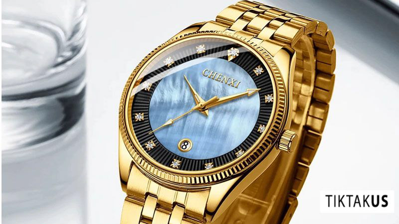 Đồng hồ mạ vàng thật tuy đẹp nhưng dễ phai màu theo thời gian