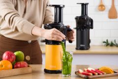 Vì sao nên chọn Máy Ép Chậm hơn Máy ép thông thường?