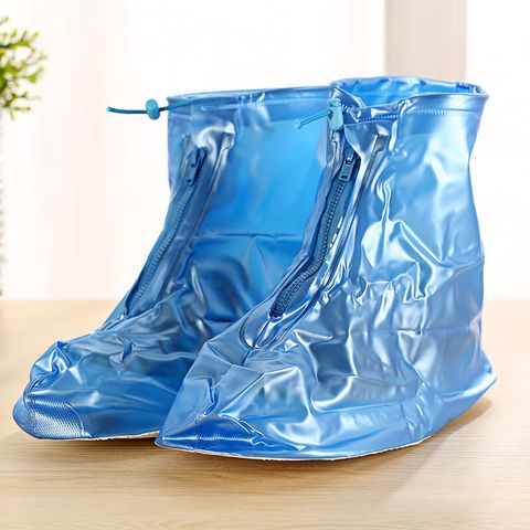 Giày đi mưa chất liệu PVC có bền không?