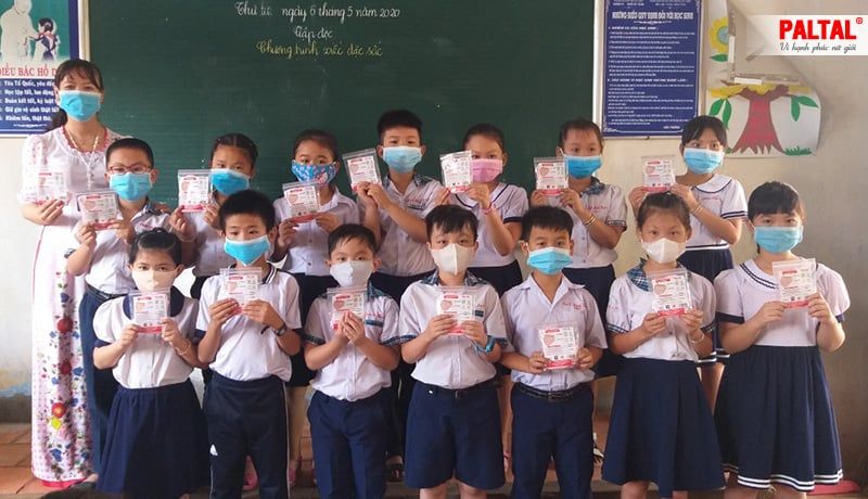 PALTAL Dành Tặng Hơn 1900 Chiếc Khẩu Trang Vải Kháng Khuẩn Cho Học Sinh Và Thầy Cô Trường Tiểu Học Phước Mỹ Trung - Bến Tre