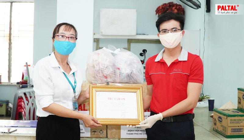 PALTAL TẶNG KHẨU TRANG VẢI KHÁNG KHUẨN CHO KHOA XÉT NGHIỆM BỆNH VIỆN NHIỆT ĐỚI TP HCM - TIẾP TỤC HÀNH TRÌNH CHUNG TAY VÌ SỨC KHỎE CỘNG ĐỒNG TRONG MÙA DỊCH COVID-19