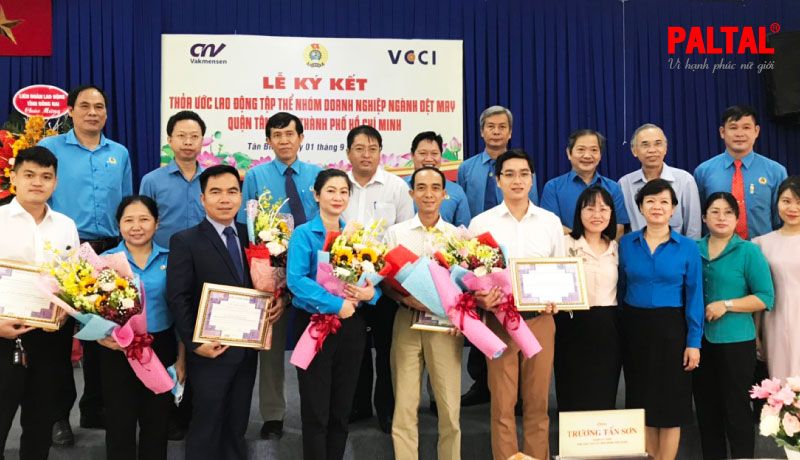 PALTAL NHẬN GIẤY CHỨNG NHẬN THỎA ƯỚC LAO ĐỘNG TẬP THỂ NGÀNH DỆT MAY TỪ TỔ CHỨC STICHTING CNV INTERNATIONAAL