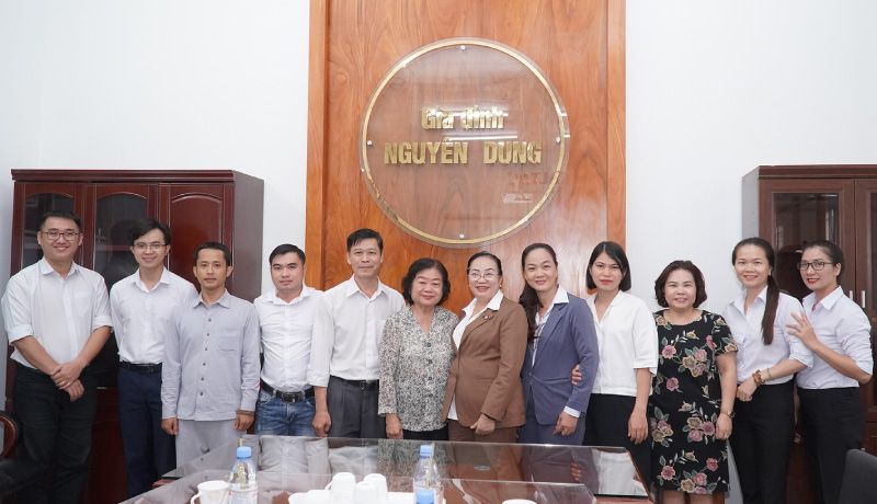 Nguyên Phó Chủ tịch nước Trương Mỹ Hoa đến thăm Công ty TNHH Dệt May Nguyên Dung (thương hiệu Paltal)