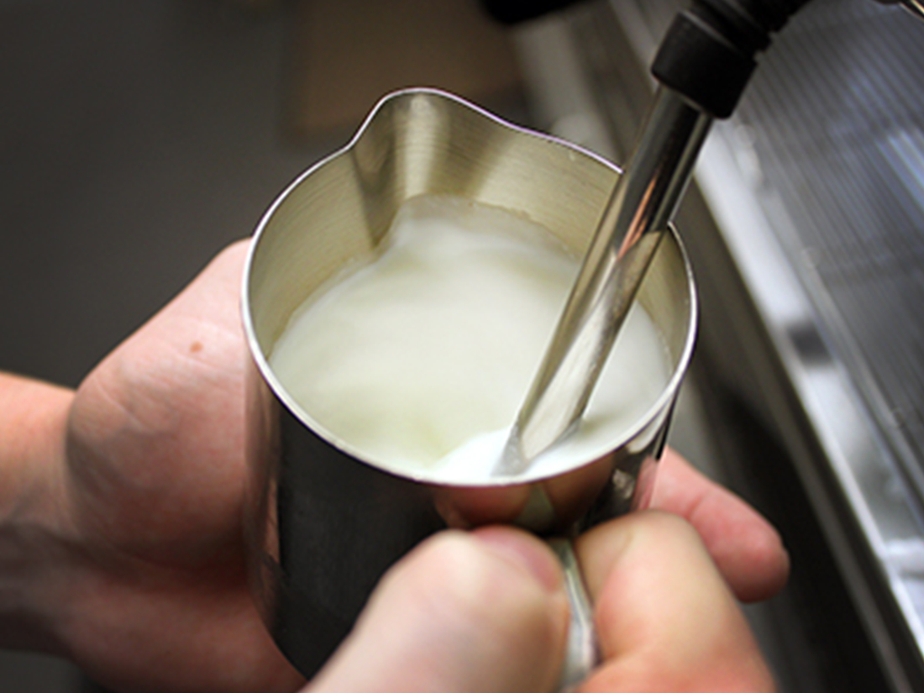 Barista skill - Các bước đánh sữa cơ bản