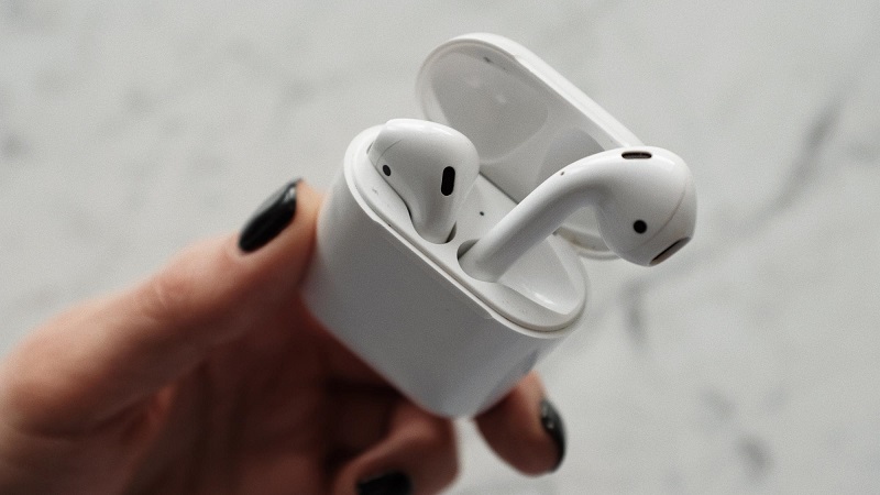Làm thế nào để vệ sinh tai nghe AirPods sạch như mới???