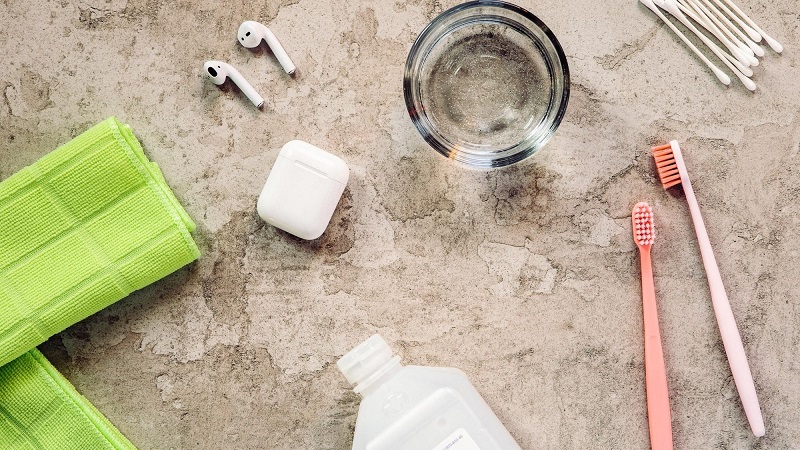Làm thế nào để vệ sinh tai nghe AirPods sạch như mới??? hình ảnh 2