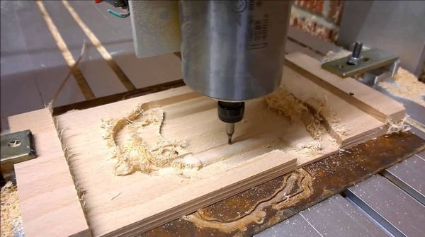 Chạm khắc gỗ bằng máy CNC 