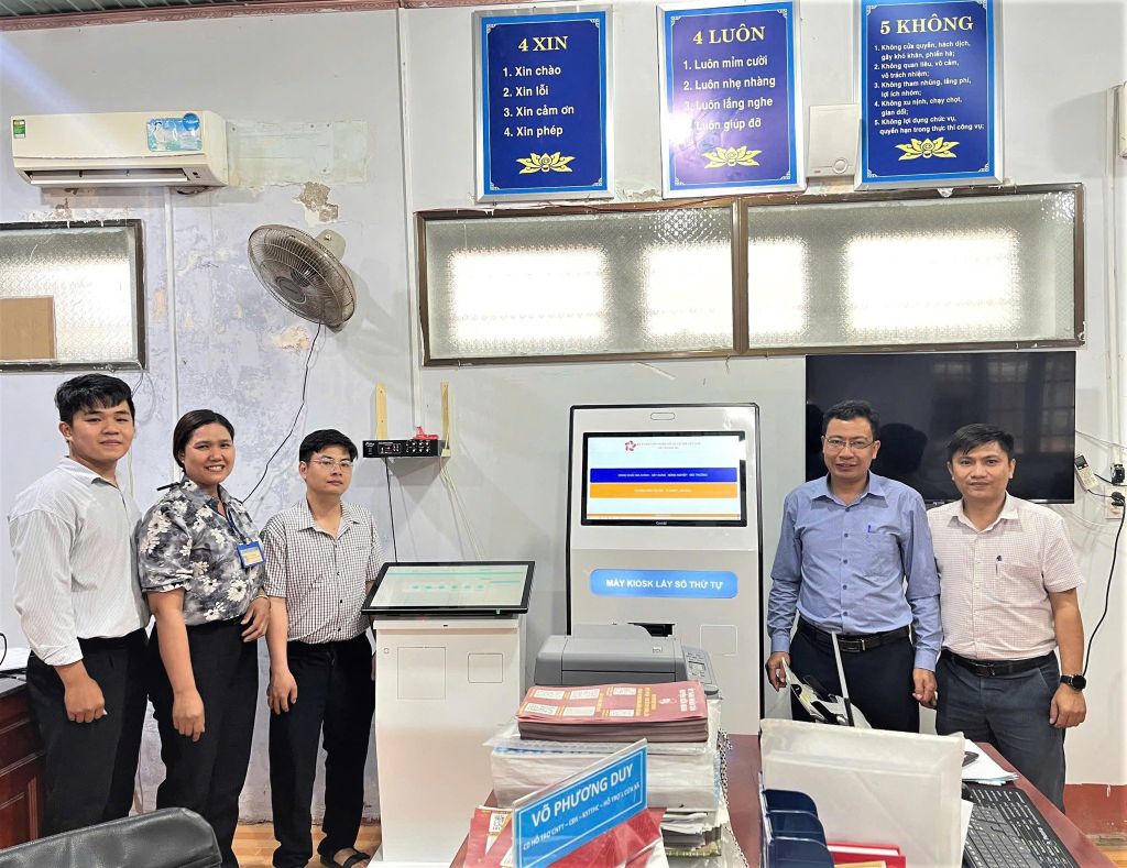 Hệ Thống Một Cửa Cho Cơ Quan Hành Chính Công Hai Xã Tại Huyện Hớn Quản