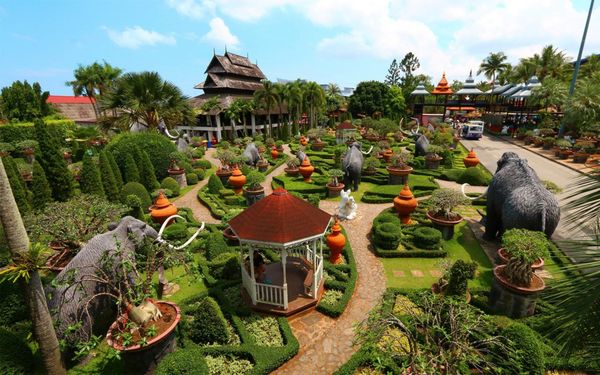 Đắm mình trước vẻ đẹp của vườn thực vật Nong Nooch tại Thái Lan