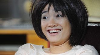 Các mỹ nhân đua nhau đeo kính áp tròng hàn quốc để lột xác