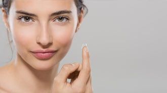 Đeo kính áp tròng đúng cách để không bị viêm mắt