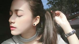 Mẹo nhỏ trang điểm với lens mắt đúng chuẩn cho các bạn gái đến trường