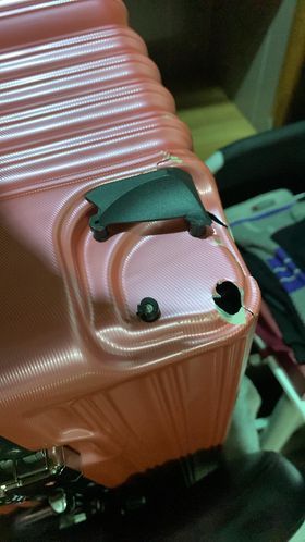 Sửa chữa nẹp nối sau vali