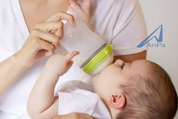Bình sữa Comotomo, bình sữa comotomo giả, bình sữa comotomo chính hãng, bình sữa comotomo bibomart, bình sữa comotomo giá rẻ, bình sữa comotomo có tốt không, bình sữa comotomo kidsplaza, bình sữa comotomo concung, giá bình sữa comotomo 150ml,